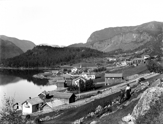 Holsbygda mot vest. Foto: Olav S. Reinton, ca. 1915/Hol Bygdearkiv